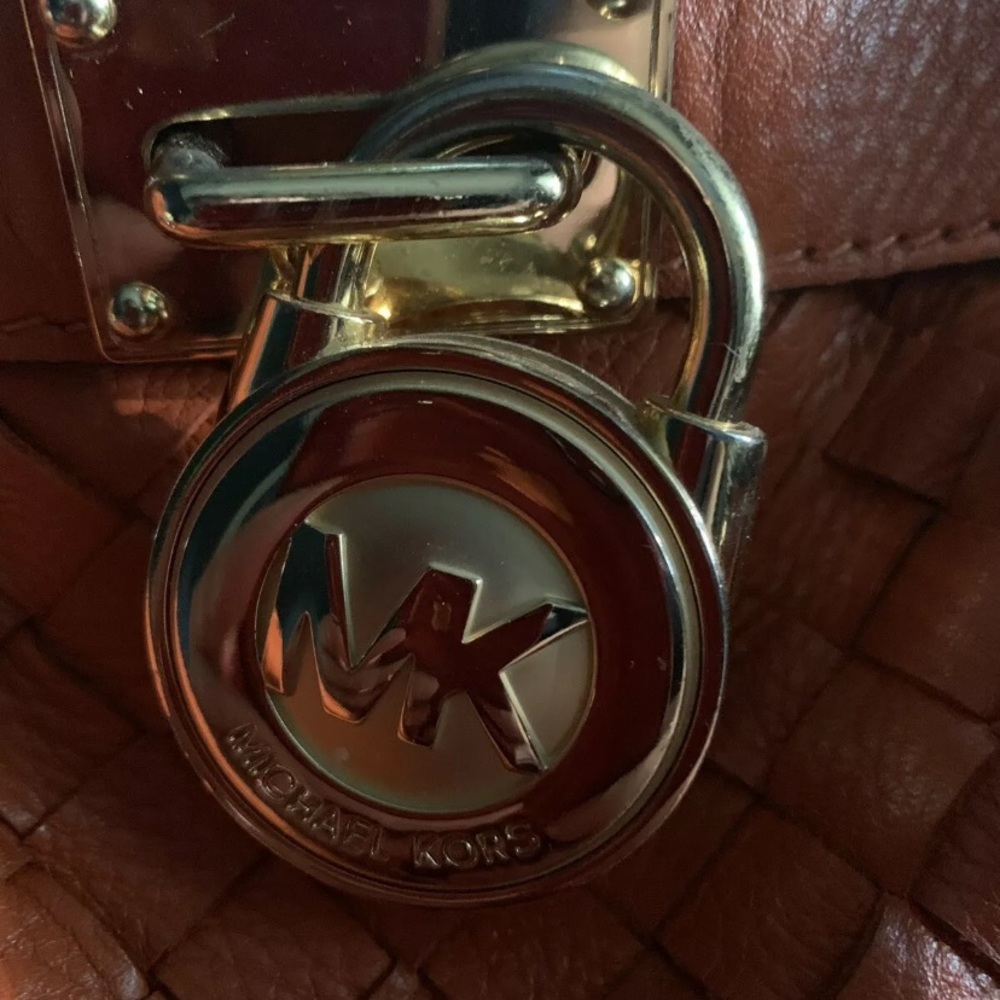 Michael Kors Woven Tote & Matching Wallet - Picture 7 of 12